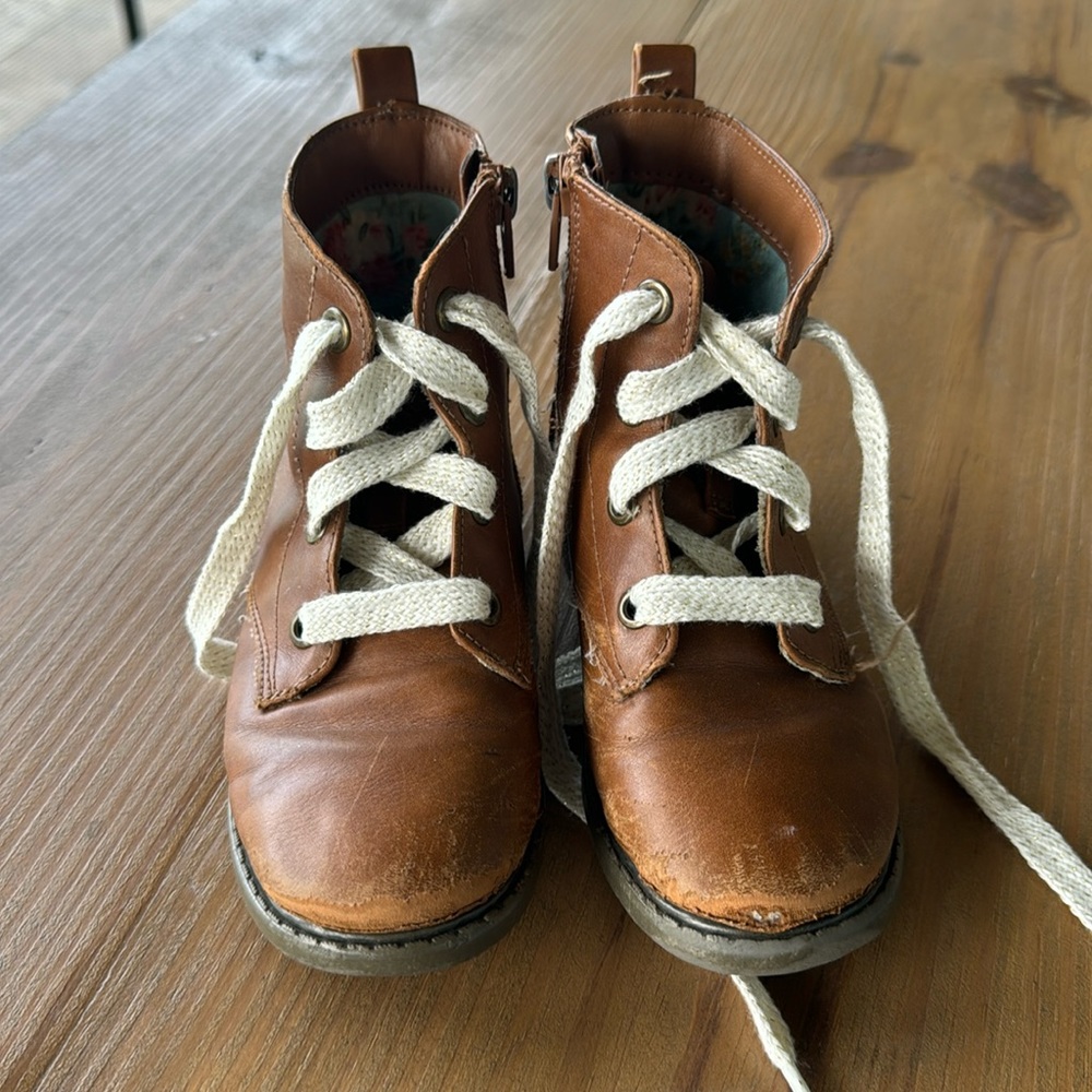Cat and jack boots